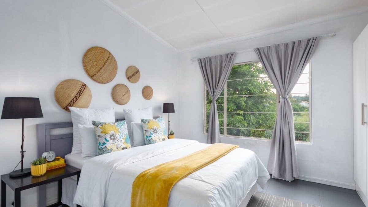 Centurion Hotel | Modern Bohemian Apartment with Pool, Fibre Wi-Fi and Bbq Patio in Centurion