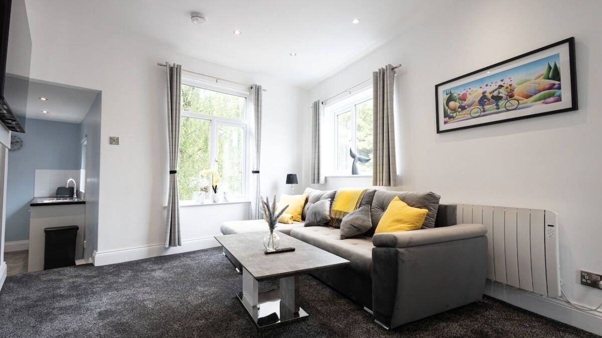 Bolton Apartment | Modern Bolton Retreat - Stylish Comfort - Flat A