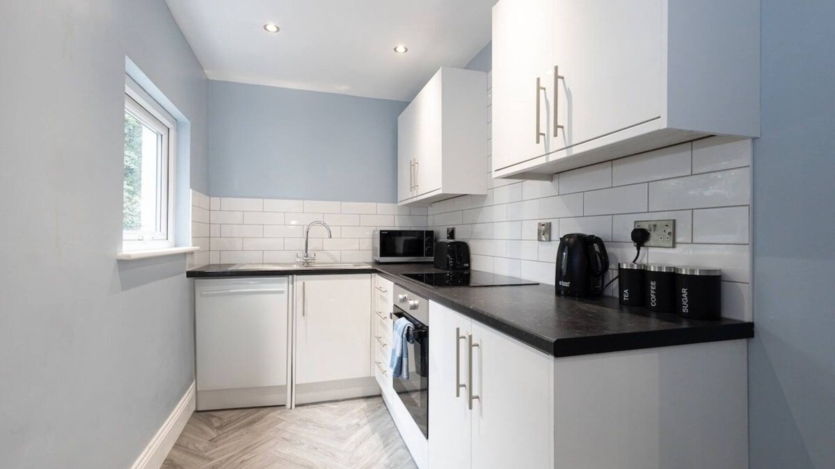 Bolton Apartment | Modern Bolton Retreat - Stylish Comfort