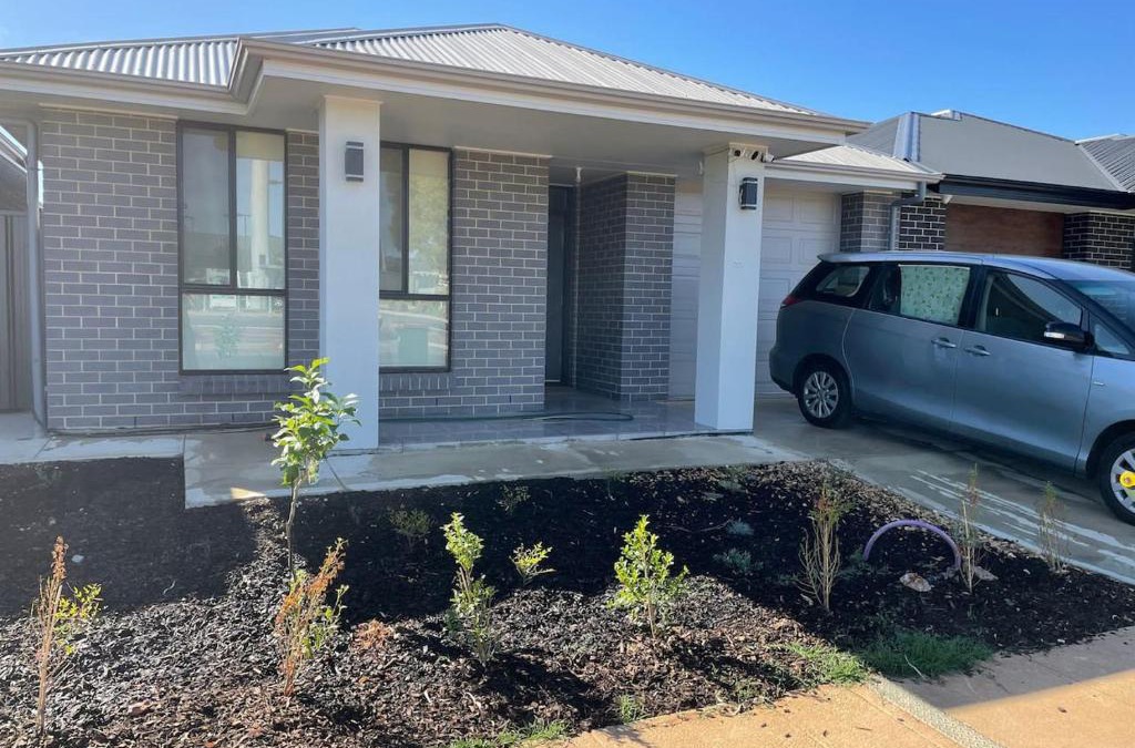 Munno Para House | Modern Brand New 4BR Family Home Walkable to Shops