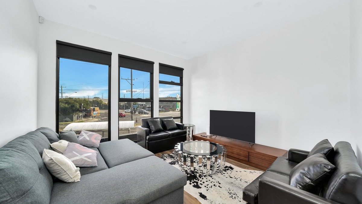 Reservoir House | Modern Brand New Townhome in Reservoir in the centre of everything