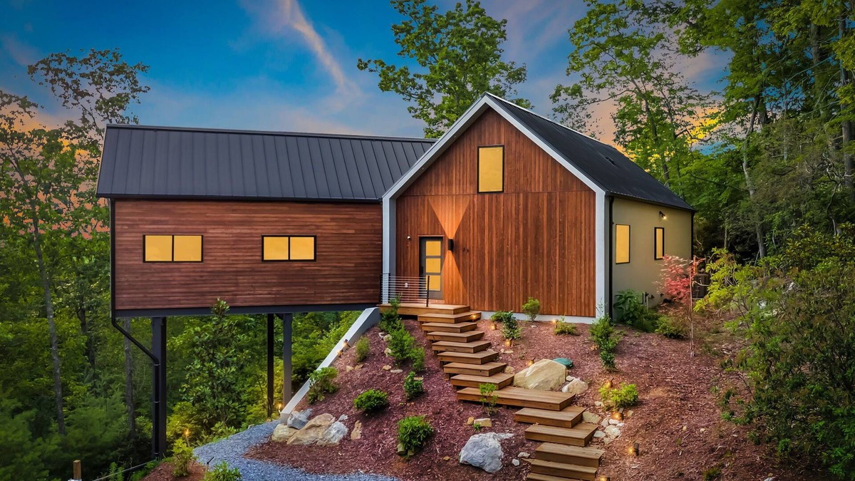Laurel Park House | Modern Brand-New Mountain chalet. Hot tub and stunning views. Pet friendly!