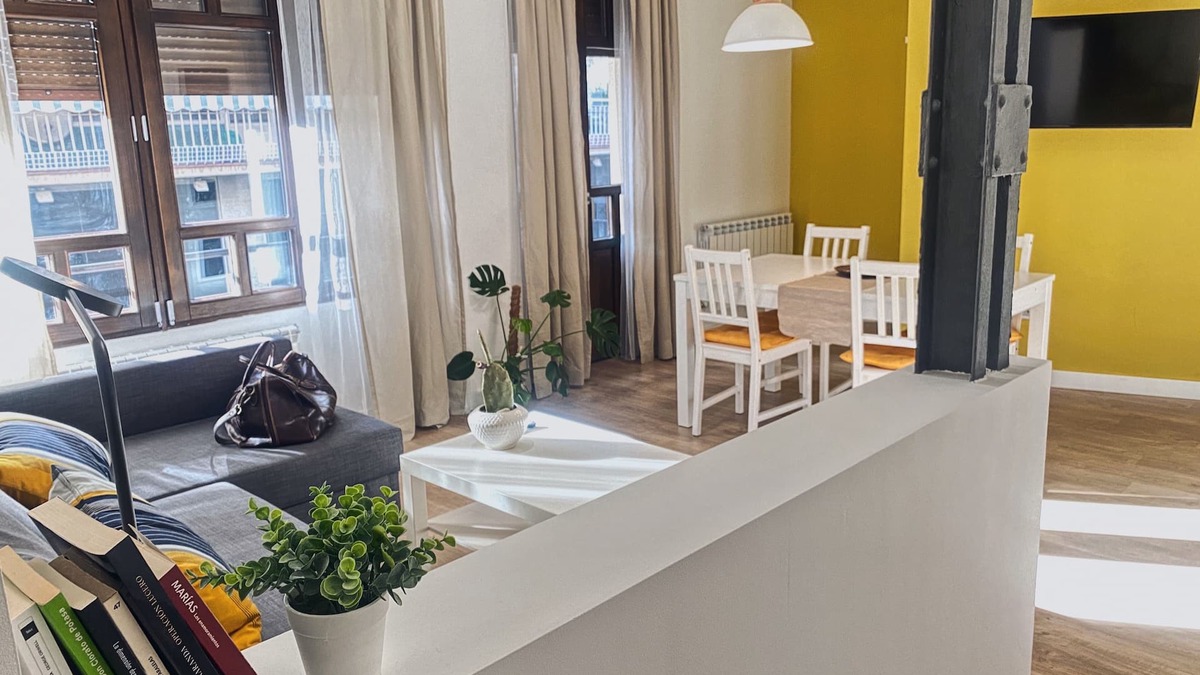 Centro Apartment | Modern, bright and central apartment. One minute from the Plaza Mayor.