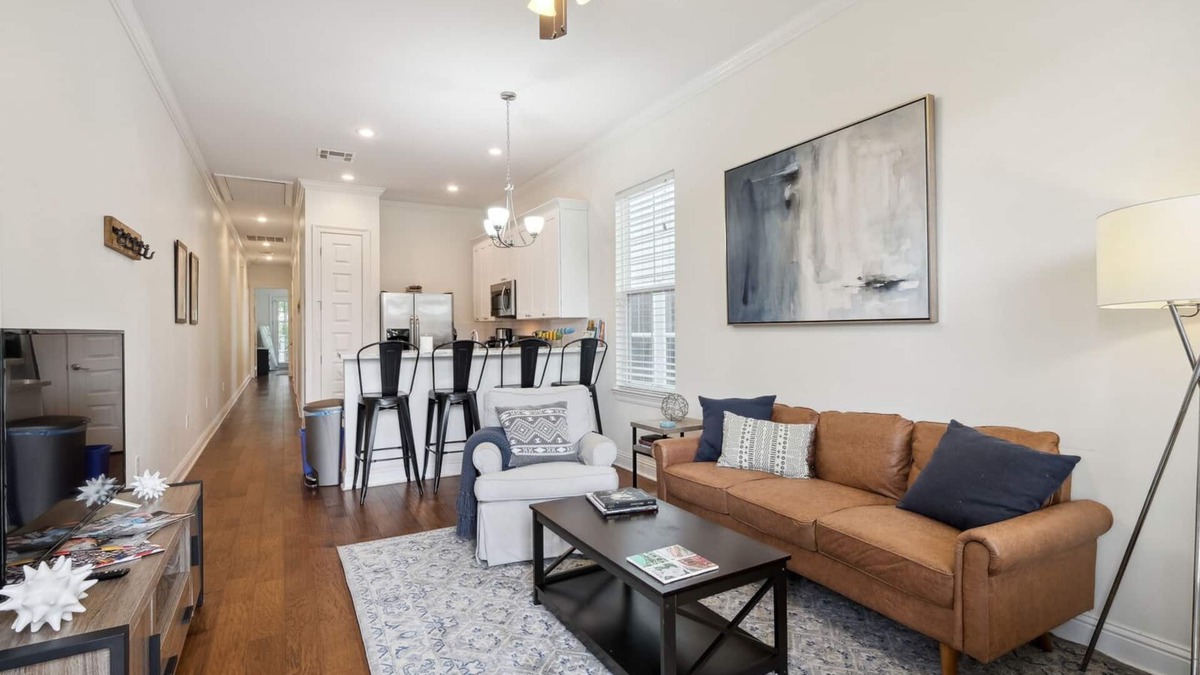 Freret House | ★Modern, Bright Home - Walk to Freret and Tulane!★