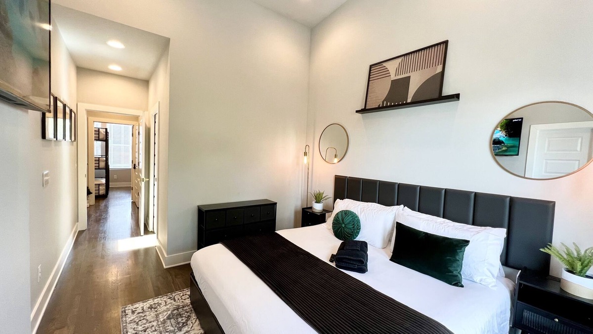Hadley - Washington House | Modern & Bright Townhouse 26th Ave