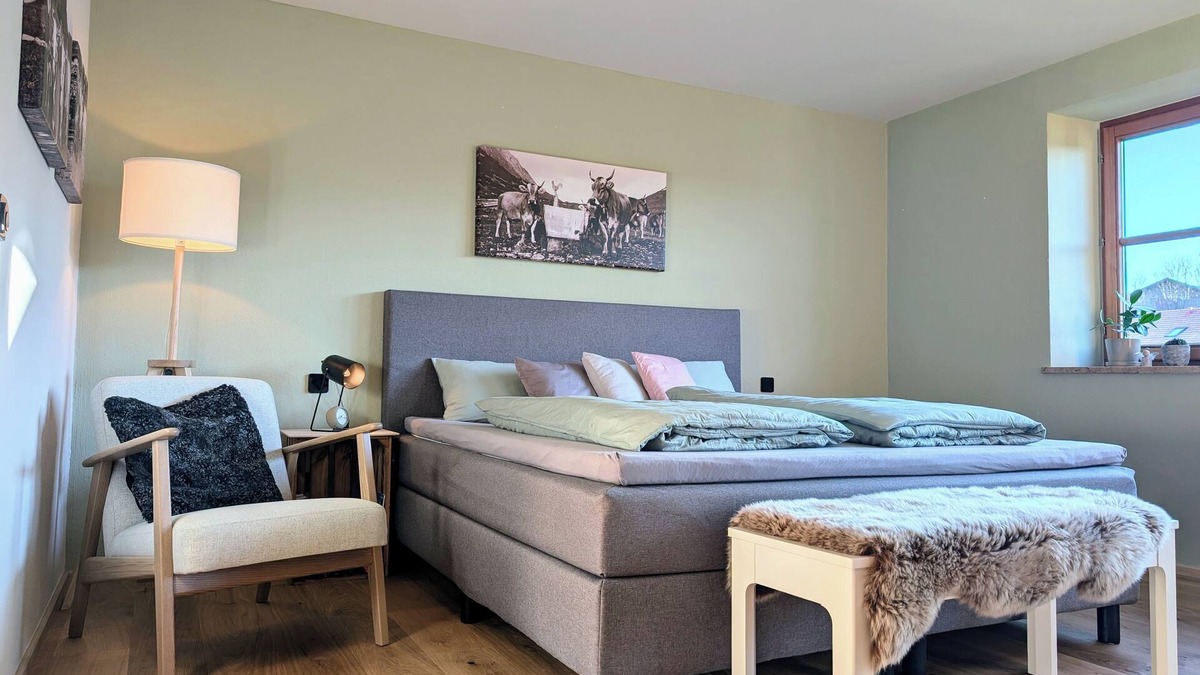 Obergries Apartment | Modern, bright vacation apartment in the Isarwinkel, 3 min. walk to Obergries station