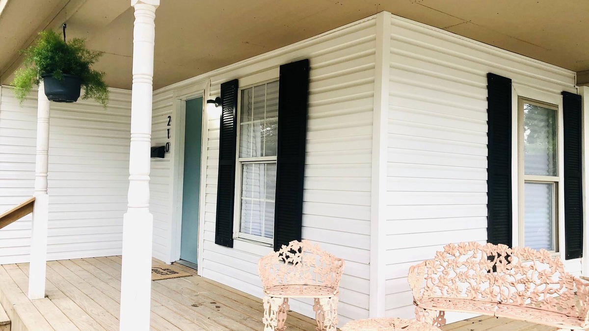 Tahlequah House | Modern bungalow in the heart of downtown Tahlequah