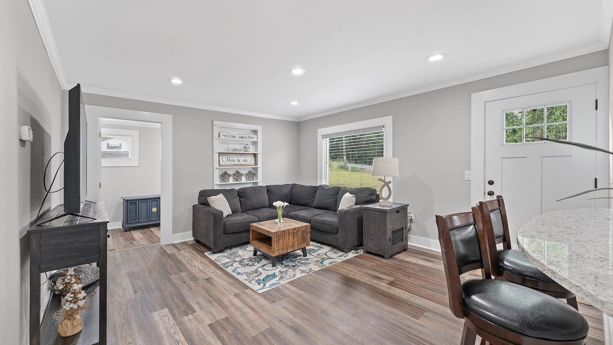 Gantt House | Modern bungalow. Lots of Parking. 10 min to Downtown Greenville. Pet Friendly.