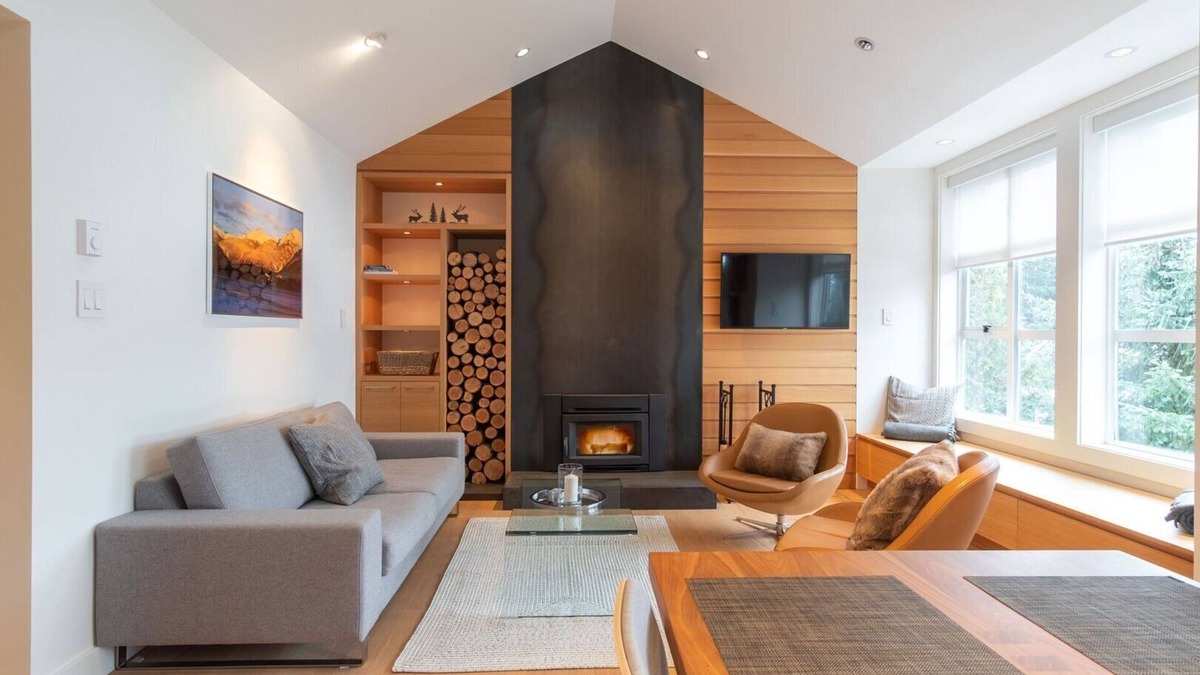 Upper Village Condo | Modern cabin | Close to Lost Lake | BBQ | Hot tub