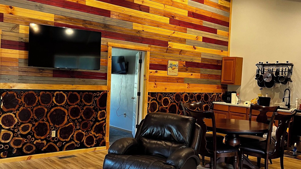 French Lick Cabin | Modern cabin. Close to everything. Pet Friendly! Your home away from home!