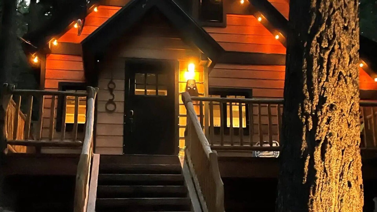 Sunnyside Cabin | Modern cabin. Hot tub, private HOA beach access.