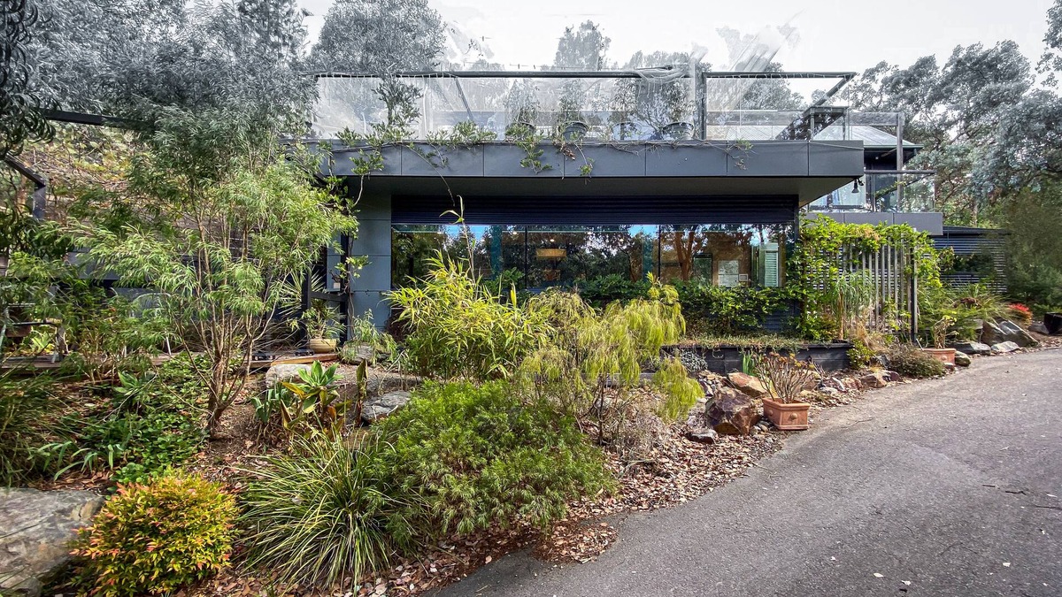 North Warrandyte Apartment | Modern, Calm, in the Treetops