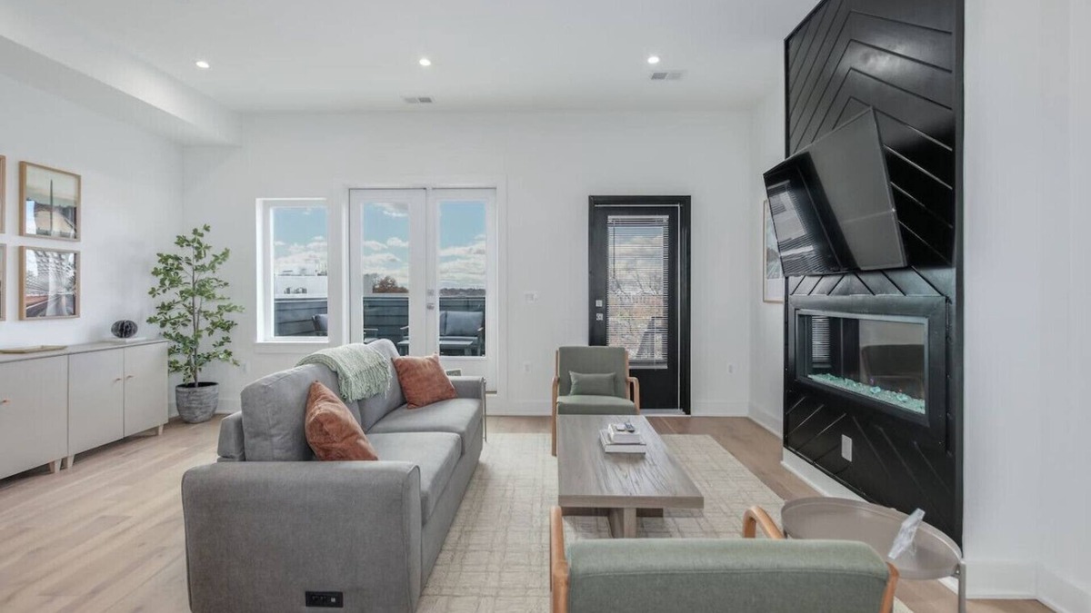 Capitol Hill Hotel | Modern Capitol Hill Penthouse w/Rooftop Decks - 3 Min Walk to Metro!