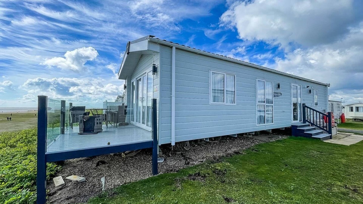 Kessingland House | Modern caravan with beautiful seaviews in Suffolk! ref 90023SV