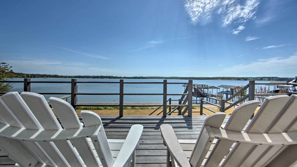 Log Cabin Cabin | Modern Cedar Creek Lake Retreat w/Panoramic View!