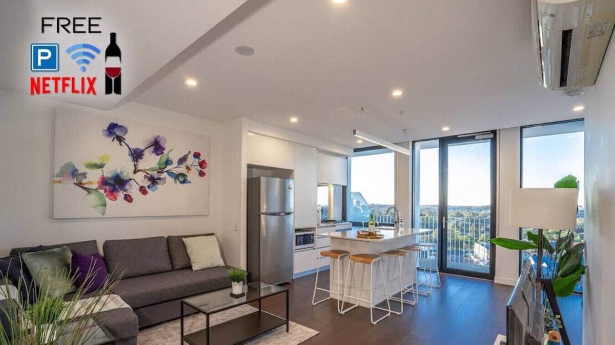 Spring Hill Apartment | Modern Central 2 Bed Carpark Wifi Netflix Pool Gym