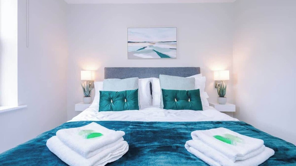 Chester Condo | Modern Central 2 Bed Apartment