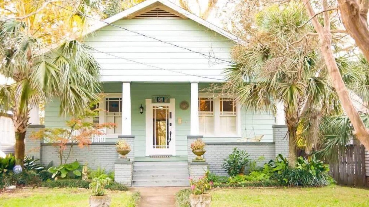 Hannon Park House | Modern & Centrally Located! Stay at Calypso Dreams