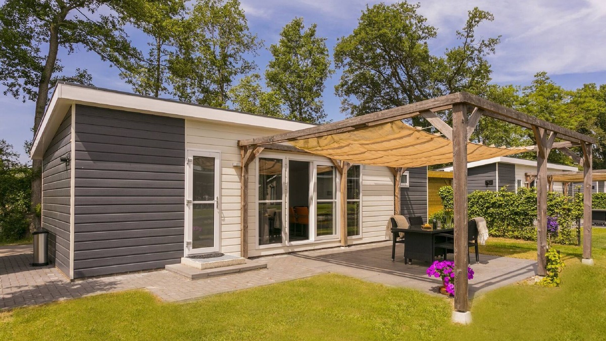 Lochem Ski Chalet | Modern chalet in a holiday park near Lochem