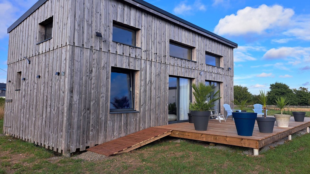 Plouhinec Ski Chalet | Modern chalet with sea view