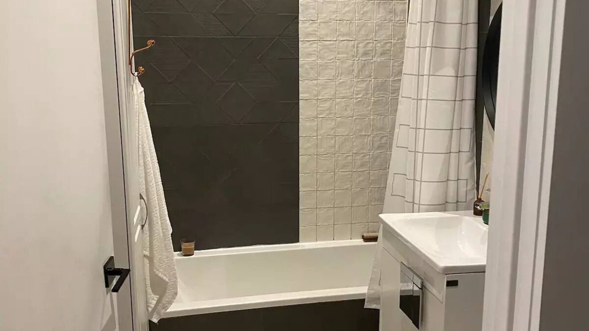 Bedford-Stuyvesant Apartment | Modern chic 2BD w/office TV room & garden