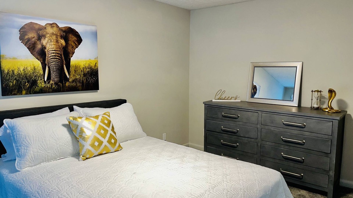 Candler-McAfee Apartment | Modern, Chic, and Stylish 2 Bedrooms 2 Bathrooms