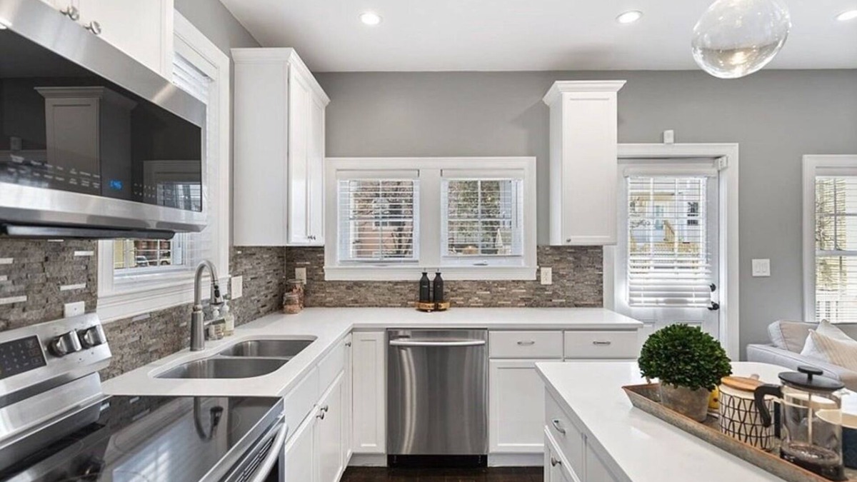 Dudley - Brunswick King Bed & Breakfast | Modern/chic one-bedroom in eco Smart Home - Read Description