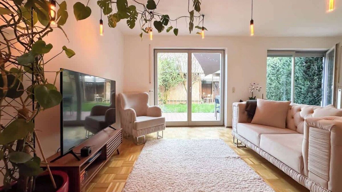Neufahrn bei Freising House | Modern CityCentre House | GardenTerrace | Balcony