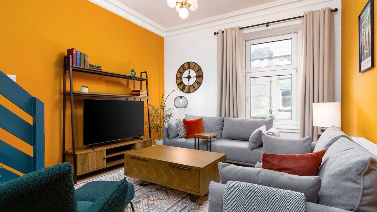 Tillicoultry Apartment | Modern City Centre Penthouse