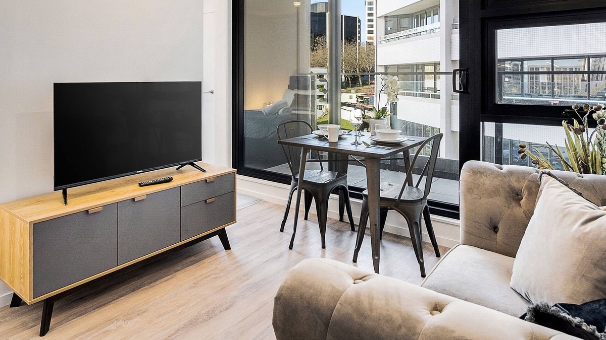 Newton Apartment | Modern City Studio