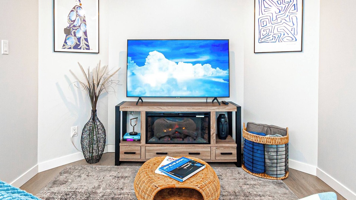Langley House | Modern, clean & private 1BR suite. Up to 3 guests.