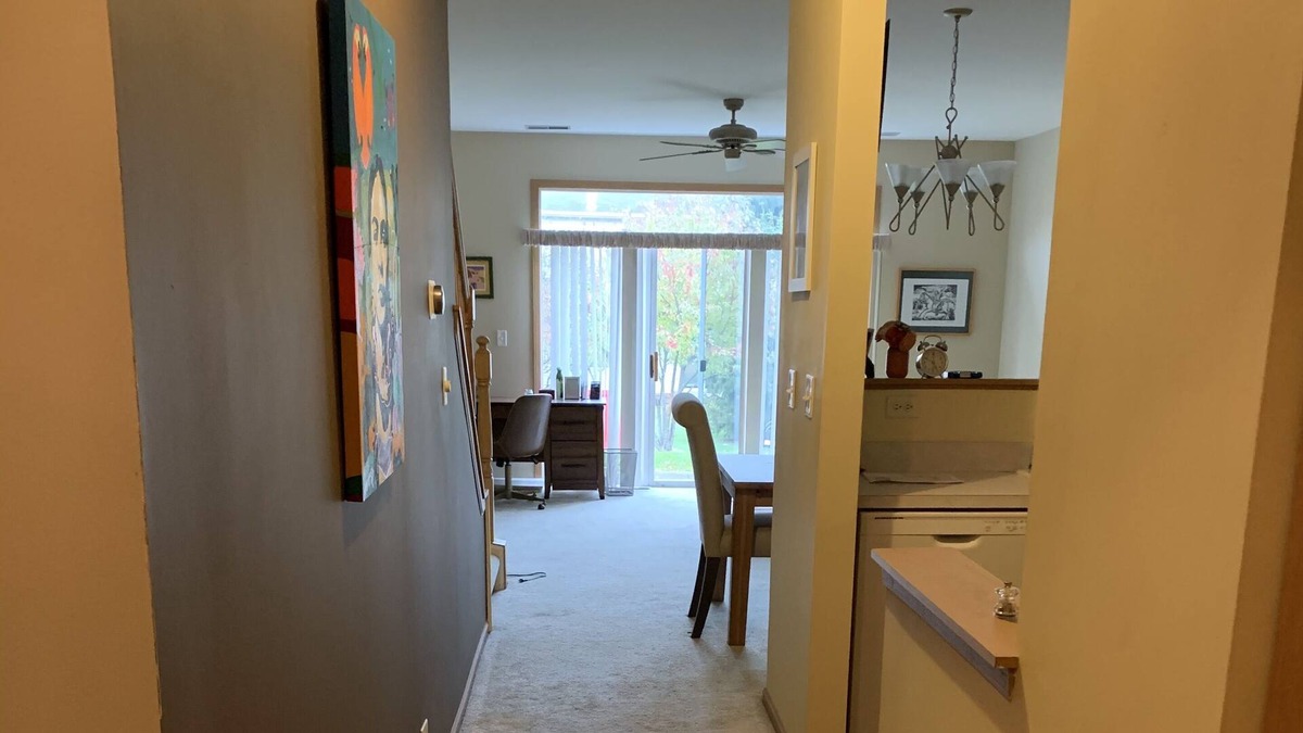 Carpentersville House | Modern, Clean, Peaceful Townhome