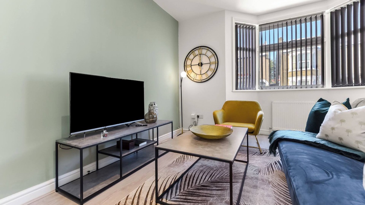 Chase House | Modern, Clean, Stylish & Totally Hassle-Free!