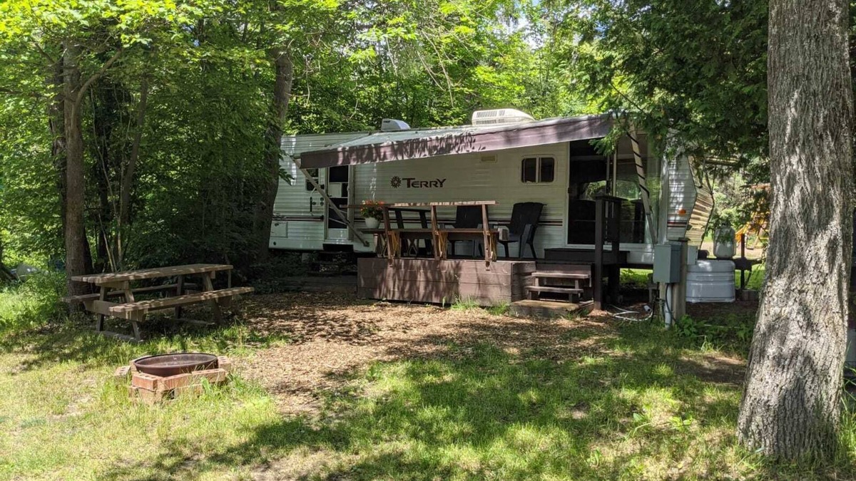 Cloyne House | Modern, clean trailer, waterview at small campground (The Terry)