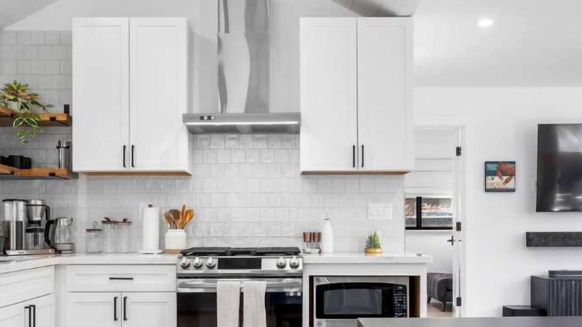 Eastside Santa Cruz House | Modern Coastal Escape - walking distance to beach!