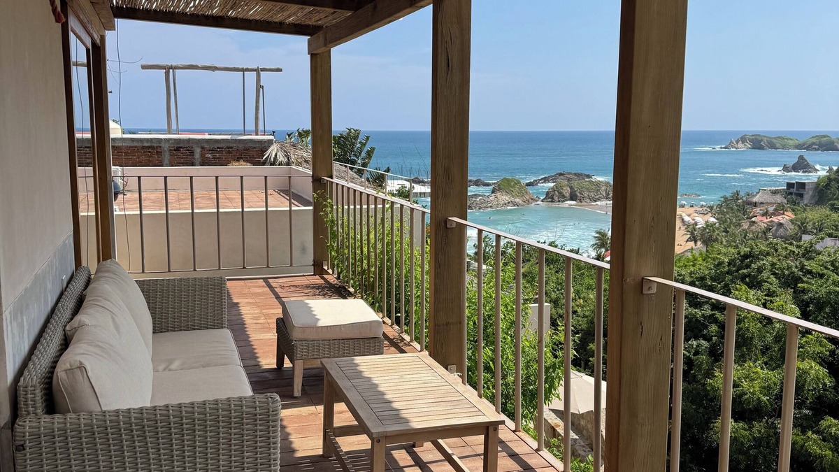 San Agustinillo House | Modern Coastal Oasis — 3 Min Walk To Beach: A/C, Pool & StarLink.