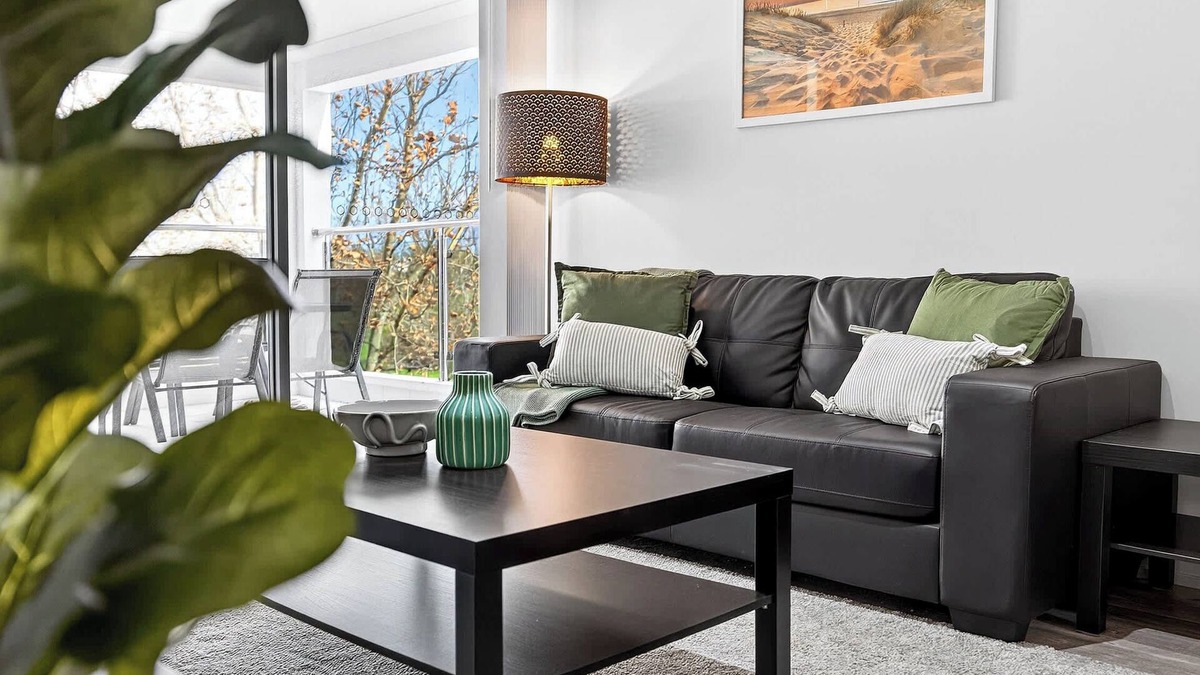 Rockingham Apartment | Modern Coastal Retreat 2BR Apt in Rockingham