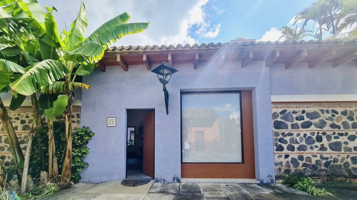 Santa Ana House | Modern colonial house