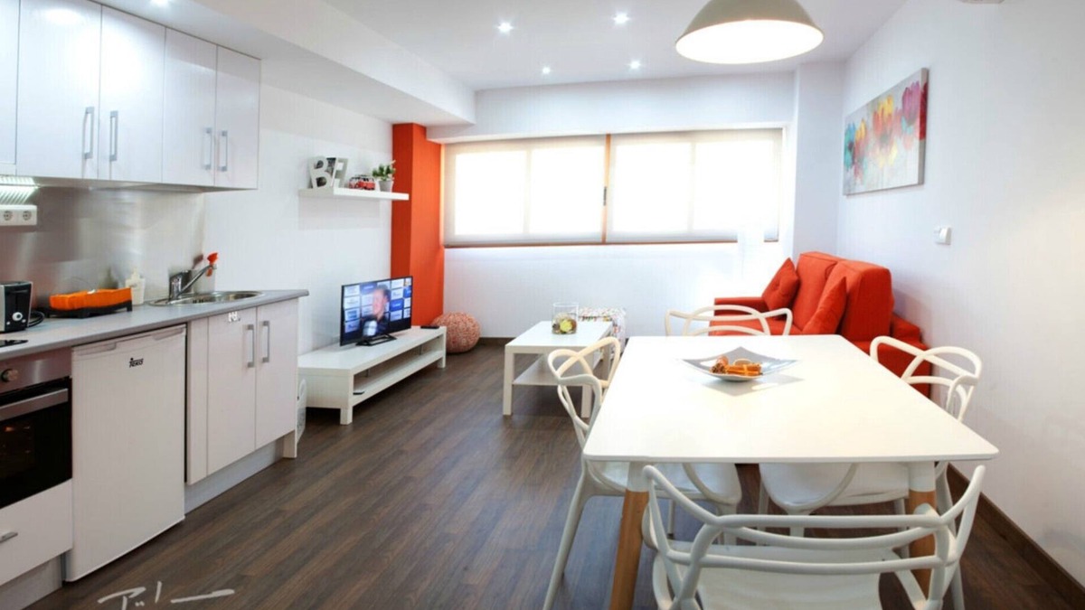 Ensanche Diputacion Apartment | Modern Colored Apartments in the Heart of Alicante