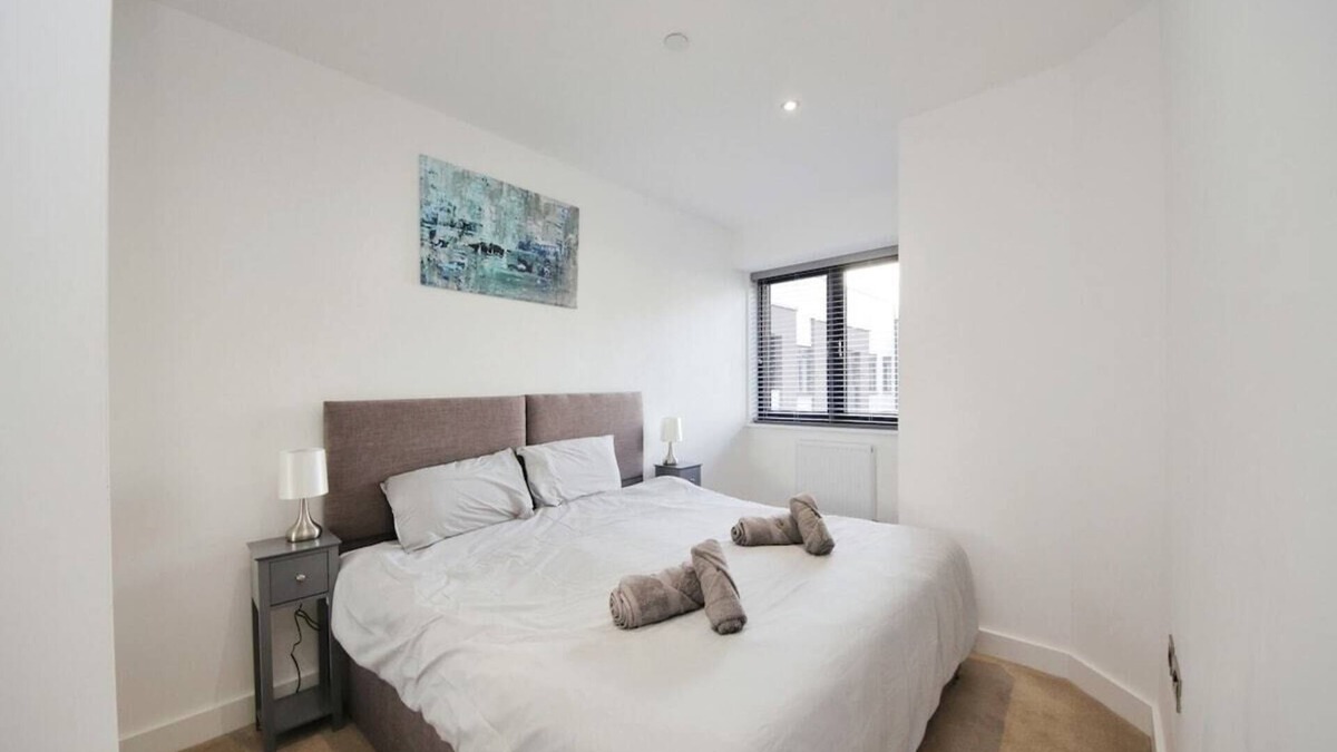 Barnt Green Apartment | Modern Comfort 1 Bed Apartment Broadoaks, Sulihull