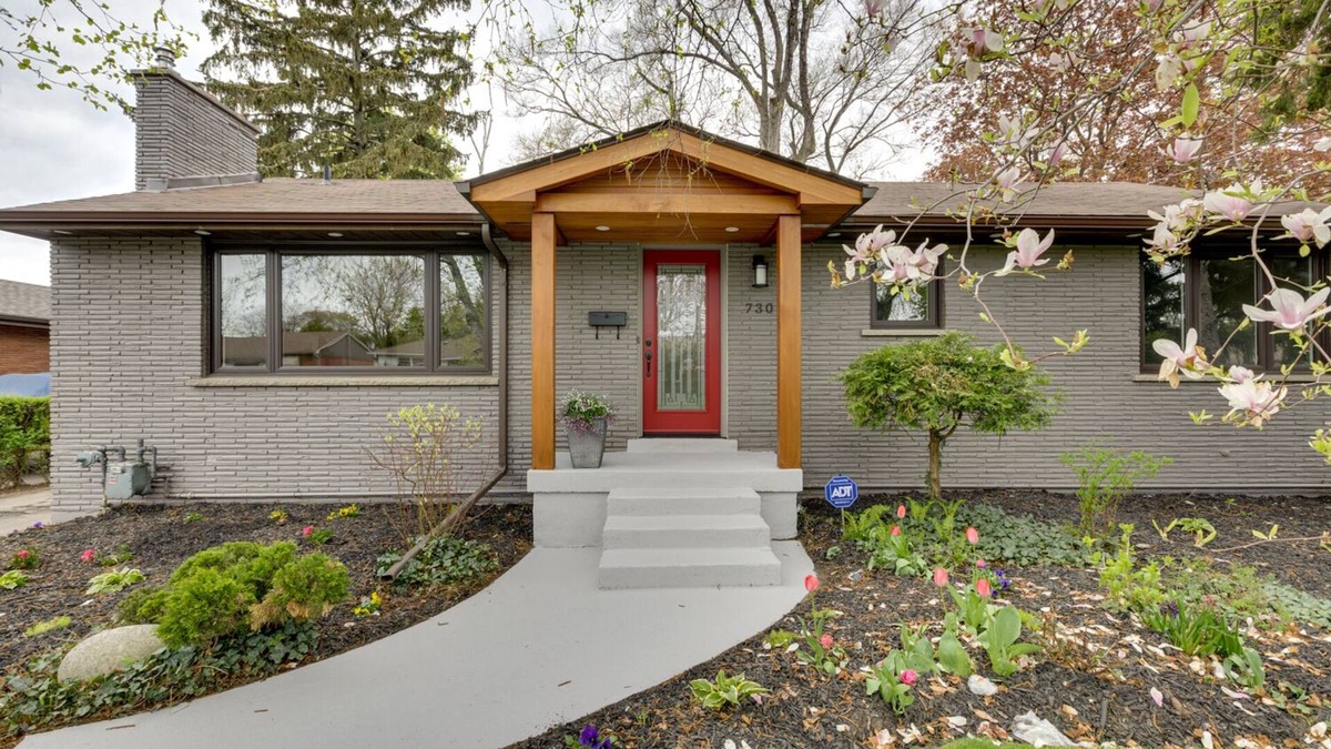 Burlington House | ★ Modern Comfort, 4BR Detached House, Central Burlington, 4-Car Parking