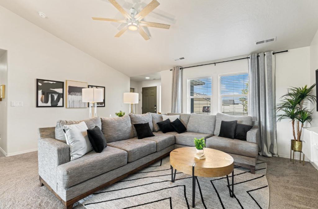 Caldwell House | Modern Comfort Caldwell 3b2b Home Sleeps 8!