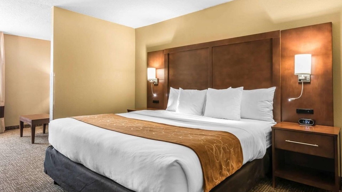 Southside Hotel | Modern Comfort Close to St. Johns River & Local Attractions! W/Outdoor Pool!