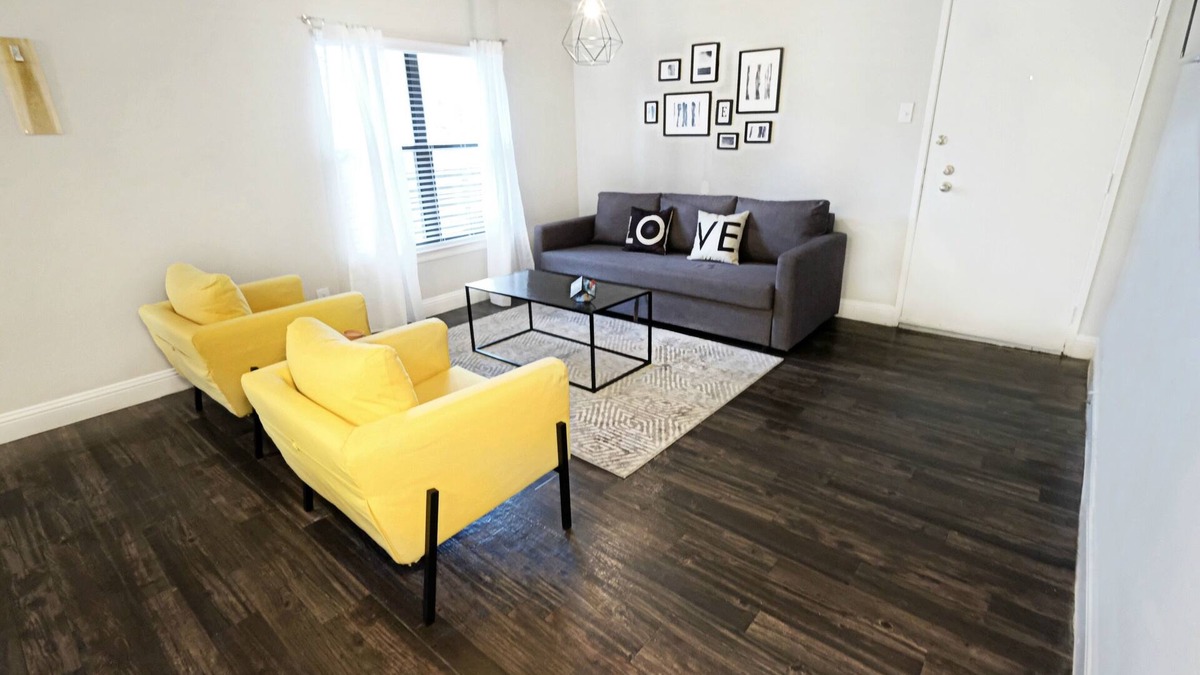 North Dallas Apartment | Modern Comfort + Dallas City Flat