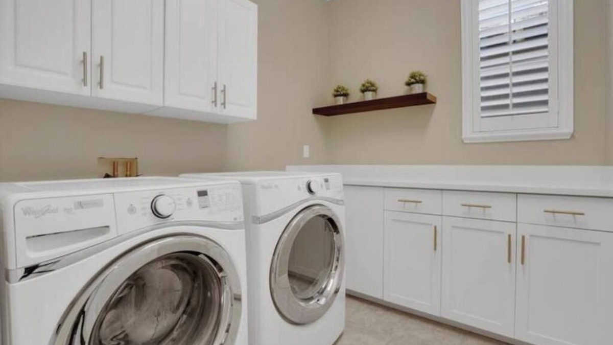 Pleasanton House | Modern Comfort: Deluxe Amenities & Elevator