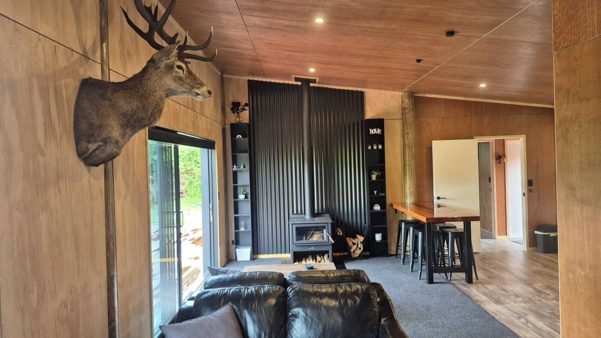 Collingwood House | Modern Comfort in Collingwood - Brand New Holiday Home