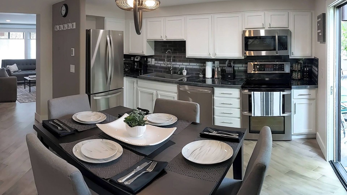 Jackson Hole Condo | Modern Comfort in Prime Location: Stylishly Remodeled Condo Steps from Downtown