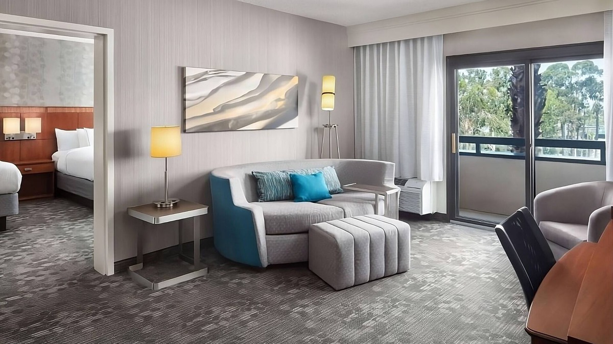 Lake Forest Hotel | Modern Comfort in the Heart of Laguna Hills! 2 Kid-friendly Suites! Pets Allowed