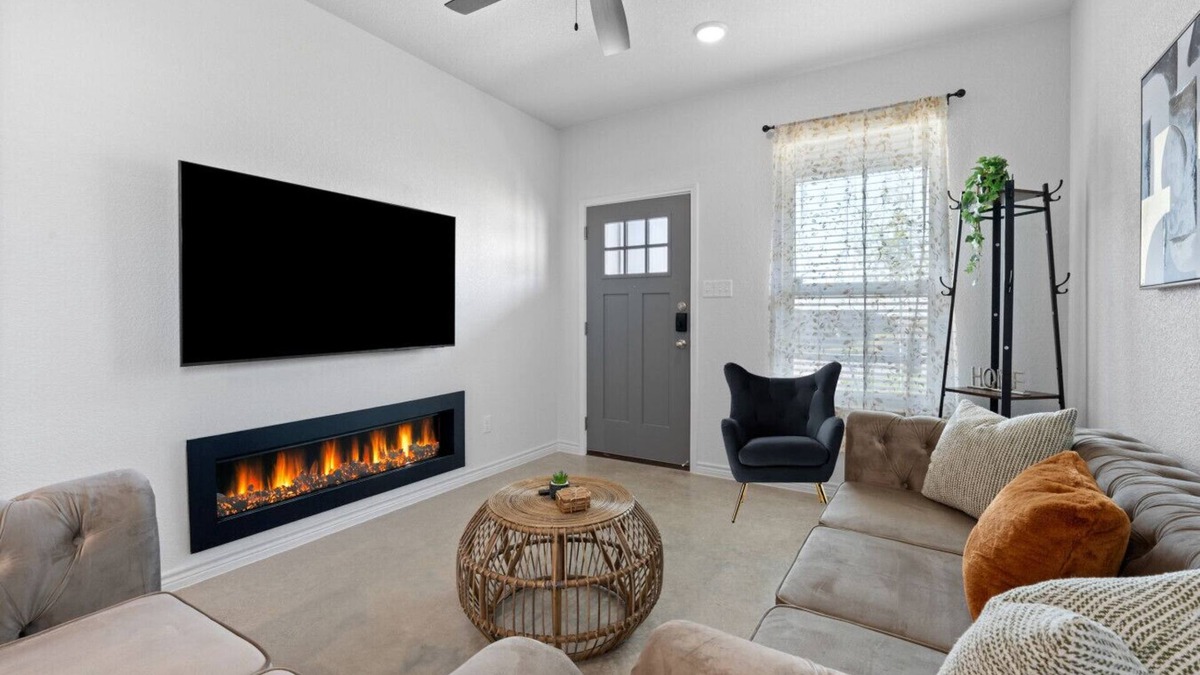 Leon Junction House | Modern Comfort Meets Convenience at Temple Twin Retreat