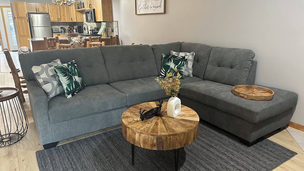 Oglesby Villa | Modern Comfort Meets Natural Beauty: Your Perfect Getaway Near Starved Rock!